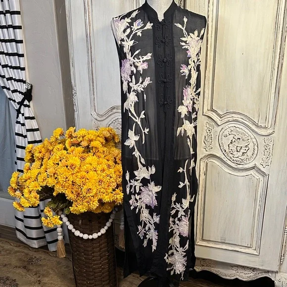 T Rose Embroidered Black Sheer Floral Sleeveless Duster - Picture 1 of 11